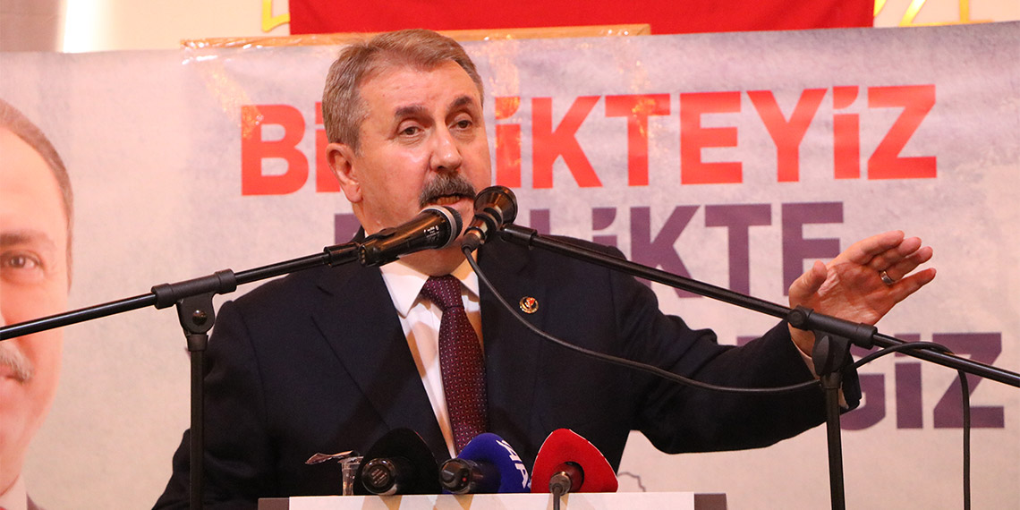 Büyük Birlik Partisi (BBP) Genel Başkanı Mustafa Destici, emeklilere verilecek bayram ikramiyelerinin yetersiz olduğunu belirterek, "Mehmet Şimşek elini vicdanına koy emeklinin hakkını ver" dedi.