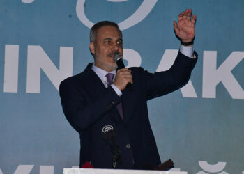 İsrail zalimliğiyle bir başına kaldı