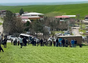 Diyarbakır'da oy verme işlemi sırasında çıkan kavga kanlı bitti