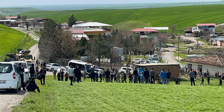 Diyarbakır'da oy verme işlemi sırasında çıkan kavga kanlı bitti