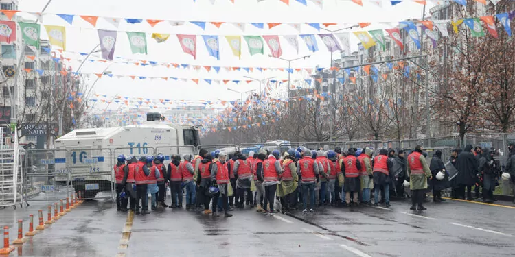 Diyarbakır'daki nevruz etkinliğinde 7 gözaltı