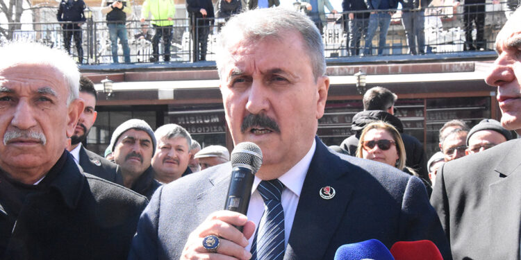 Destici: Birleştirici, bütünleştirici bir siyaset izliyoruz