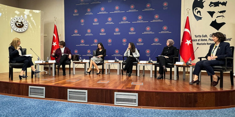 Dışişleri'nde 'Diplomaside Kadının Etkisi' paneli