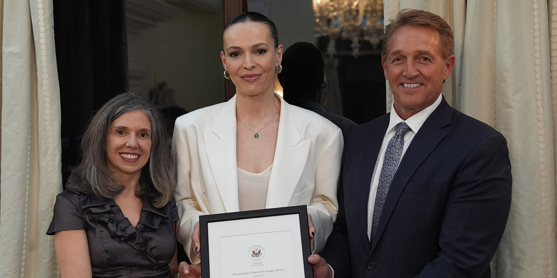 Fenerbahçe Opet'in kaptanı Eda Erdem, Amerika Birleşik Devletleri Büyükelçiliği tarafından "Uluslararası Cesur Kadınlar Ödülü"ne resmi aday gösterildi ve ABD Başkonsolosluğu rezidansında onuruna düzenlenen resepsiyona katıldı.