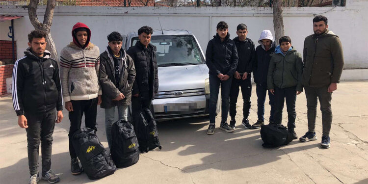 Edirne'de Suriye uyruklu 8 kaçak göçmen ve 1 organizatör yakalandı