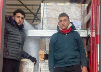 TIR'ın dorsesinde 2 kaçak göçmen yakalandı