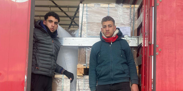 TIR'ın dorsesinde 2 kaçak göçmen yakalandı