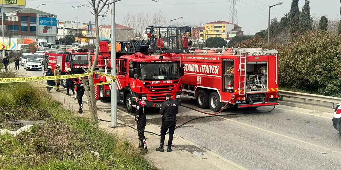 Ataşehir'de yakıt tankerinde patlama meydana geldi. Patlama sonrası olay yerine sağlık ve itfaiye ekipleri sevk edildi.