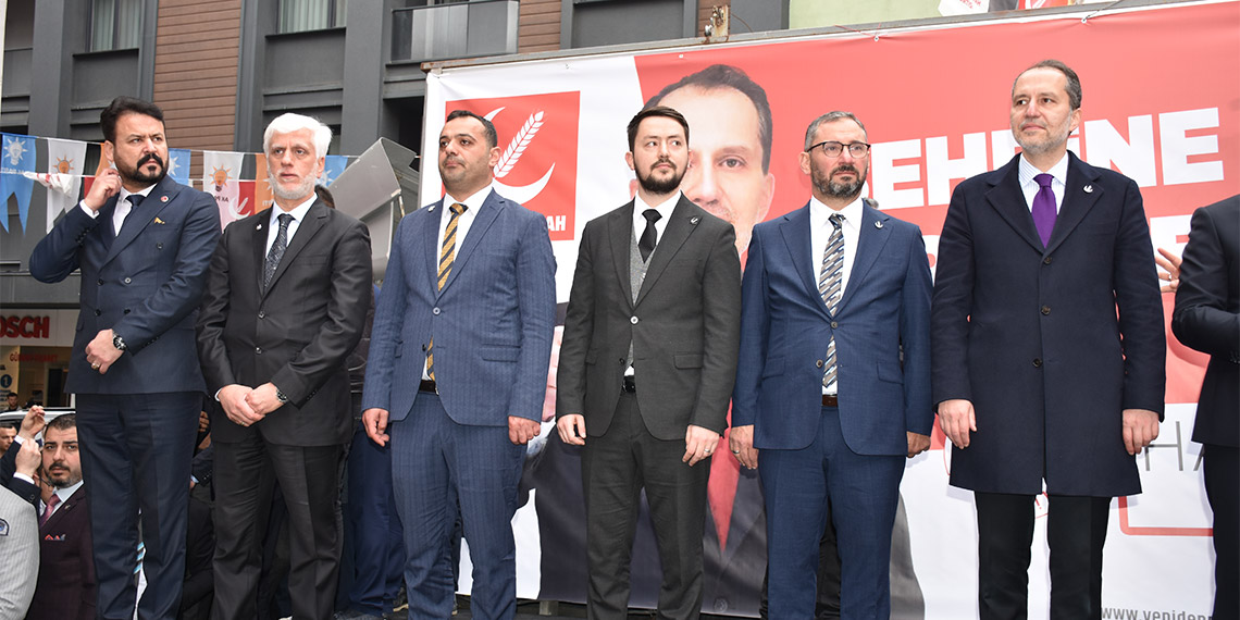 Yeniden Refah Partisi Genel Başkanı Fatih Erbakan, "2028'de Yeniden Refah olarak iktidara geldiğimizde, bu millete sadaka, erzak, kömür dağıtmak yerine Erbakan hocamızın yaptığı gibi milli kaynak paketleriyle, bu milletin alım gücünü, refah seviyesini artıracağız" dedi.