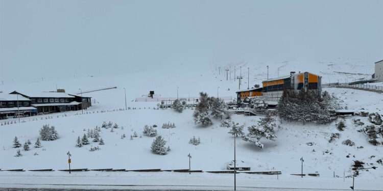 Erciyes'te kar kalınlığı 110 santimetreye ulaştı
