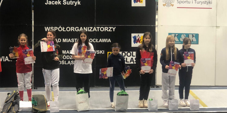 Eskrimci Derin Taşpınar Polonya'da şampiyon oldu