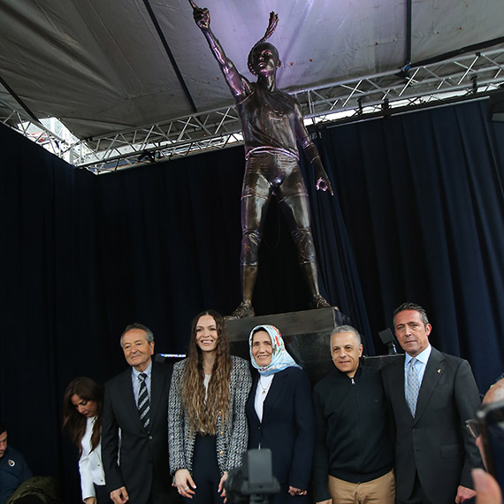 Eda Erdem'in heykeli açıldı