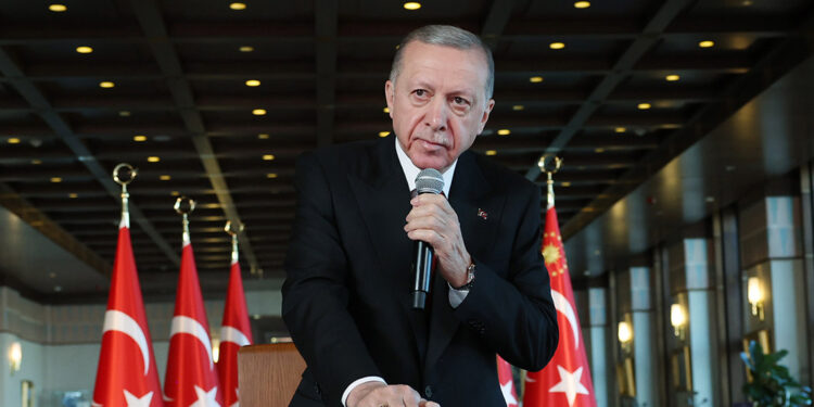 Ekonomi programımızı zor şartlarda uygulamayı sürdürüyoruz