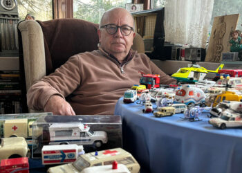 Emekli doktorun oyuncak ambulans koleksiyonu