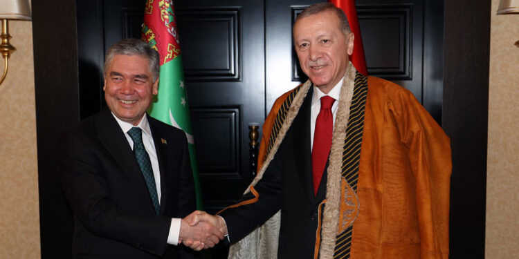 Erdoğan'a 'Türkmen Halkının Fahri Aksakalı' unvanı