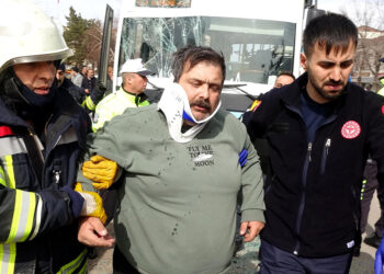 Erzurum'da otobüs minibüse çarptı: 14 yaralı