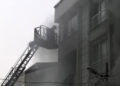 Esenyurt'ta binada yangın; mahsur kalanları itfaiye kurtardı