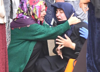 Evdeki yangında 3 aylık Meva öldü, annesi sinir krizi geçirdi