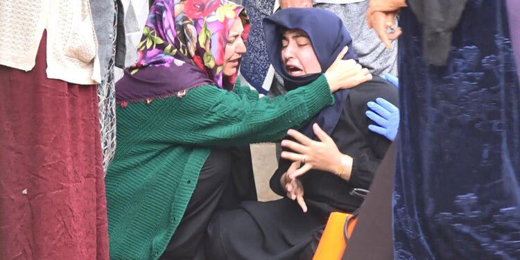 Evdeki yangında 3 aylık Meva öldü, annesi sinir krizi geçirdi