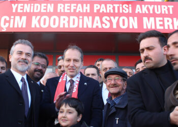 'İktidar partisinden aday seçmezsen hizmet gelmezmiş' bu şantajın dik alası
