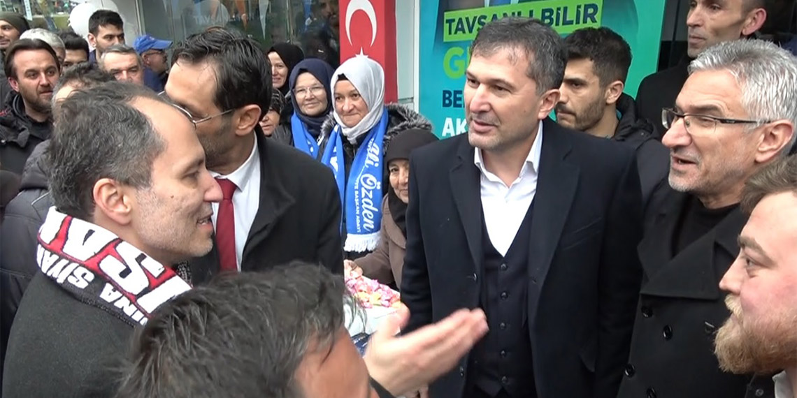 Yeniden Refah Partisi Genel Başkanı Fatih Erbakan, "Açlık sınırı 19 bin 500 lira, emekli maaşı 10 lira. Asgari ücret 17 binde. Yoksulluk sınırı 53 bin lira olmuş. Türkiye'de kaç haneye bir ayda 53 bin lira giriyor? Bu matematiğe göre Türkiye'de halkın yüzde 85'i yoksul" dedi.