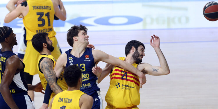 Fenerbahçe Beko Barcelona'yı 88-74 mağlup etti