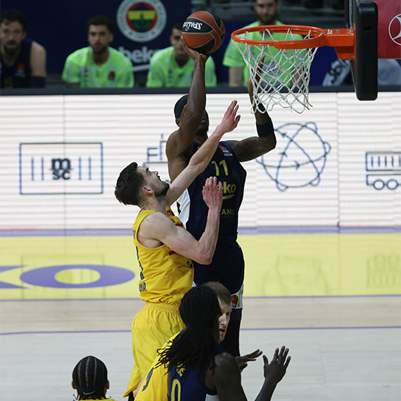 Fenerbahçe Beko Barcelona'yı 88-74 mağlup etti