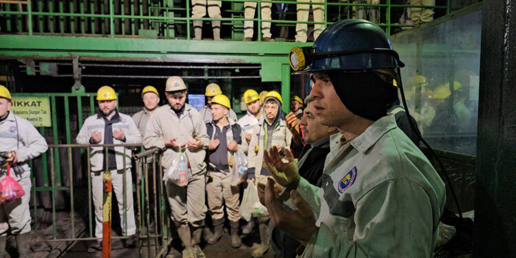 Facianın 32'nci yılında ölen 263 madenci anıldı