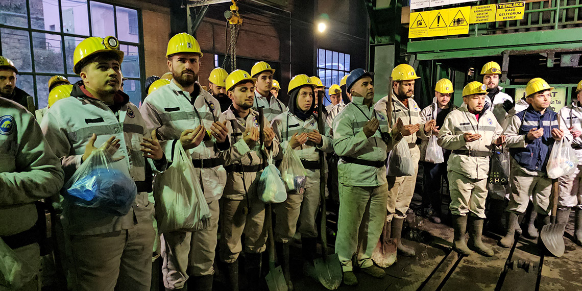 Facianın 32'nci yılında ölen 263 madenci anıldı