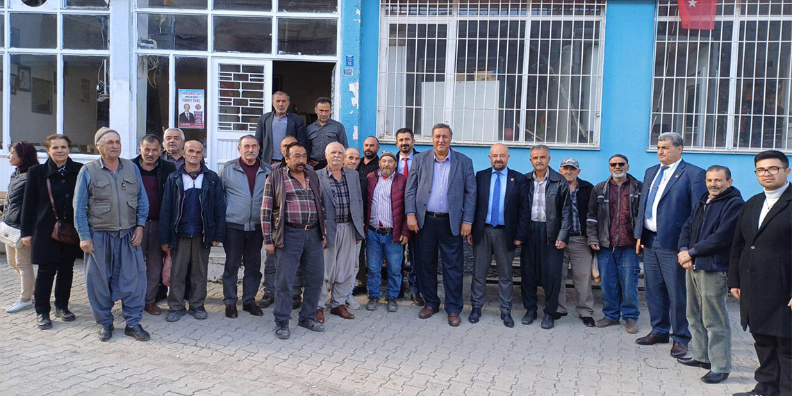 CHP Niğde Milletvekili Ömer Fethi Gürer, Niğde’nin köylerine gerçekleştirdiği ziyaretlerde ülke tarımının geldiği noktayı farklı örneklerle gözler önüne serdi. Gürer: “Tarımın kalesi olan köyler tek tek düşüyor” dedi.