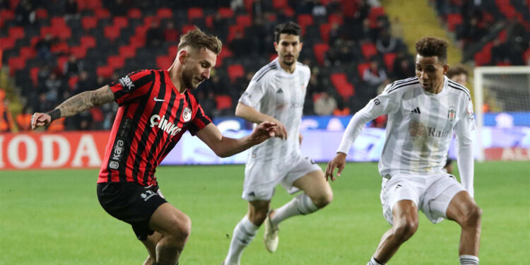 Gaziantep FK Beşiktaş'ı 2-0 mağlup etti