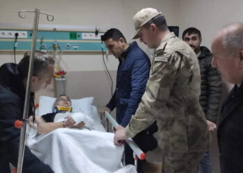 Giresun'da öğrenci servisi şarampole devrildi
