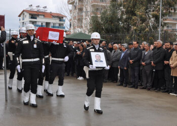 Görev başında fenalaşıp hayatını kaybeden polis için tören