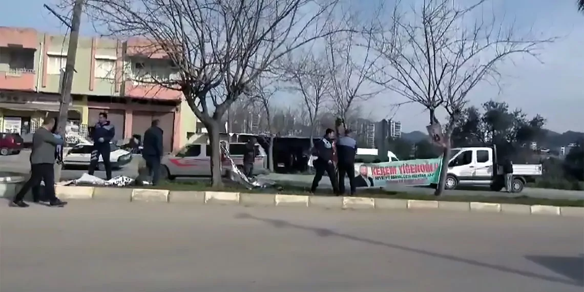 31 mart’ta yapılacak yerel seçimler kapsamında görüntü kirliliği ve ölümlü trafik kazası nedeniyle adana'da seçim afişleri kaldırılıyor.