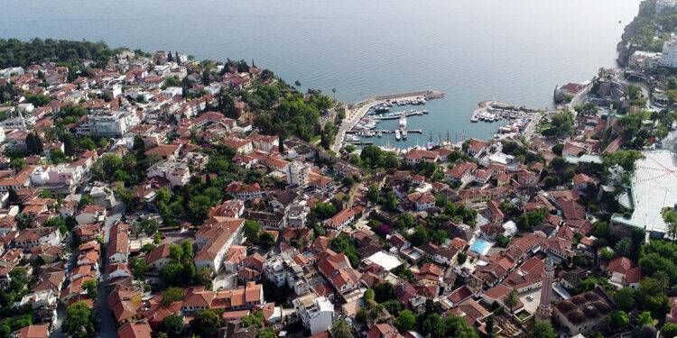 Geceleri nüfusu 10 bine çıkan mahallede 83 kişi oy kullanacak