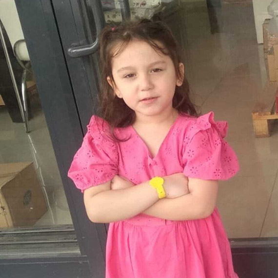 Gizli aşk faciası; camdan atlarken kaldırımdaki çocuğu hastanelik etti