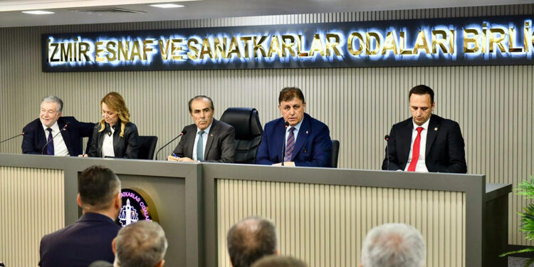 Gördes Barajı'na çevresindeki 2 barajdan su getireceğiz