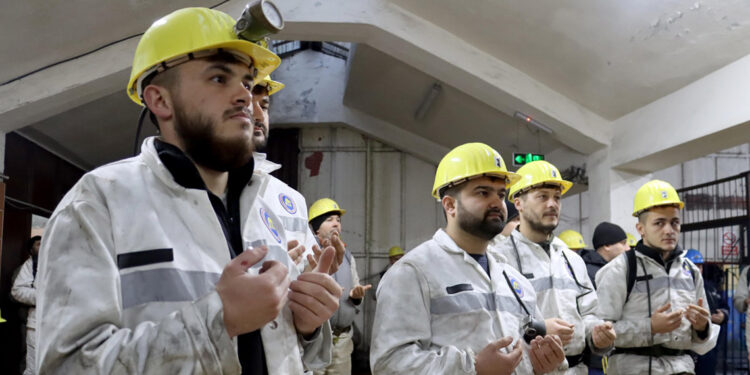 Grizu patlamasında ölen 103 madenci, dualarla anıldı