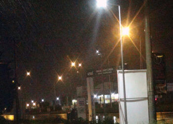Hatay'da sağanak yağış ve fırtınada çatılar uçtu