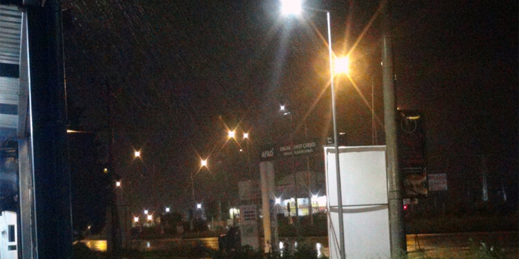 Hatay'da sağanak yağış ve fırtınada çatılar uçtu