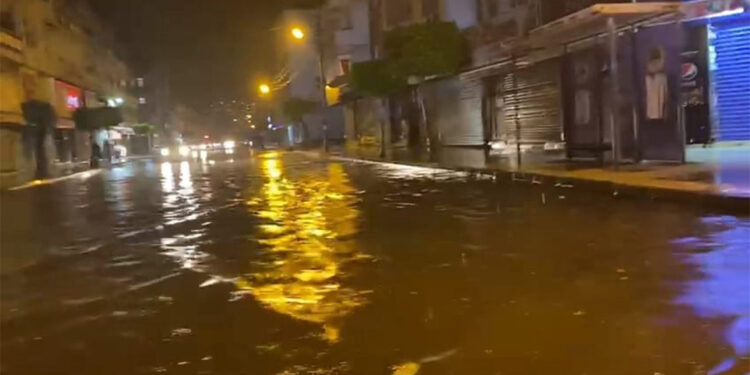 Hatay'da sağanak yağışta su baskınları yaşandı