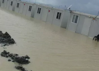 Hatay'da şiddetli yağış; konteyner kentleri su bastı