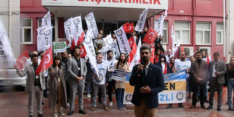 HEP-SEN’den Denizli Devlet Hastanesi önünde açıklama