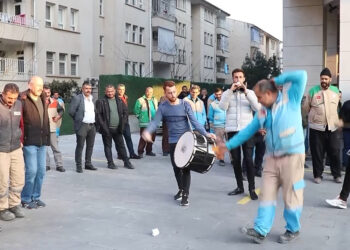 Haliliye Belediyesi işçilerinden 'zam' halayı