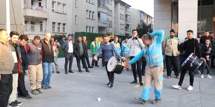 Haliliye Belediyesi işçilerinden 'zam' halayı