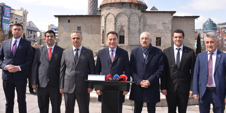 Haykırıyoruz; emeklilerimiz aç, emeklilerimiz perişan