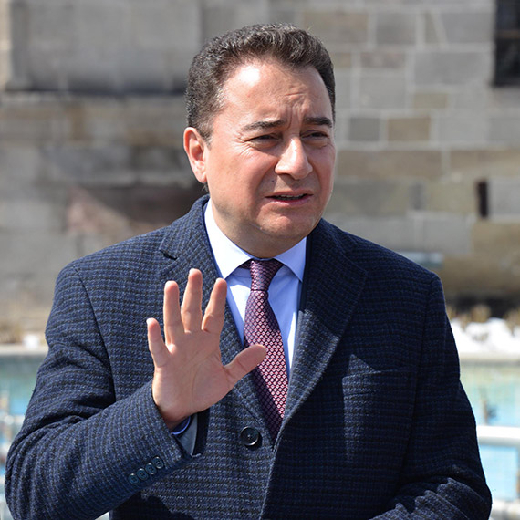 Haykırıyoruz; emeklilerimiz aç, emeklilerimiz perişan