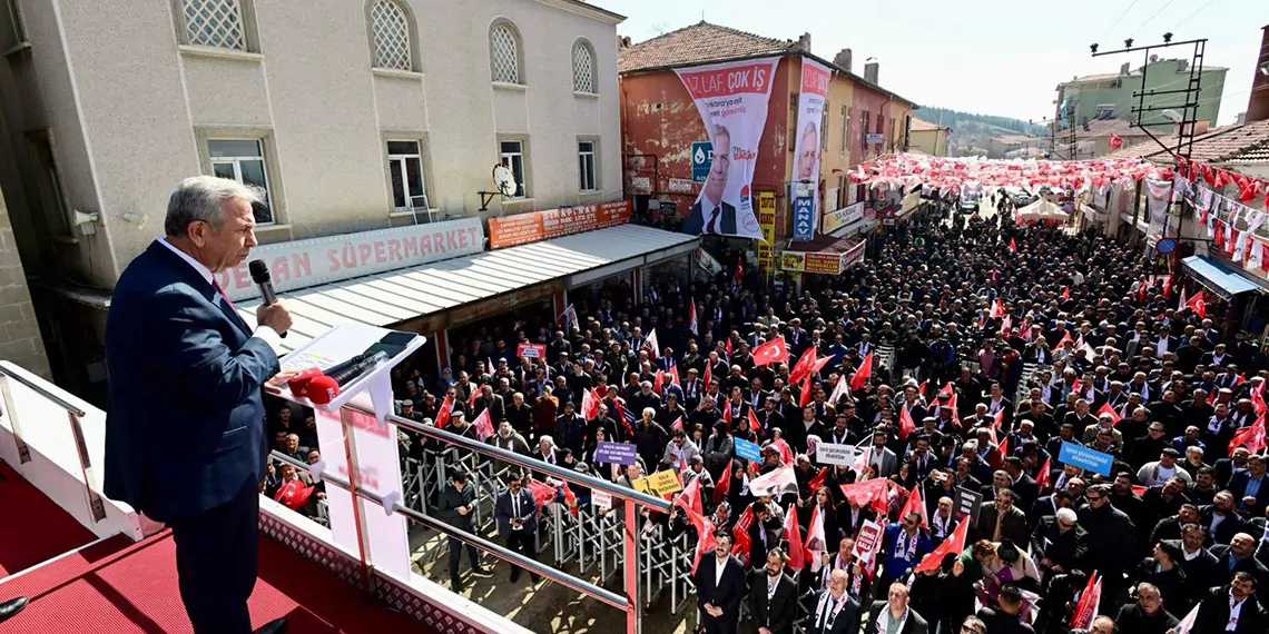 Hemşehrilerimin yanına gelirken neden çekineceğim