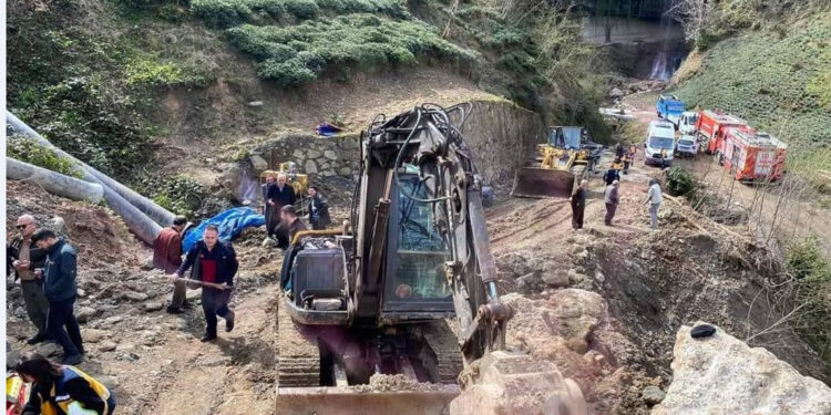 İçme suyu isale hattı çalışmasında göçük; 3 ölü