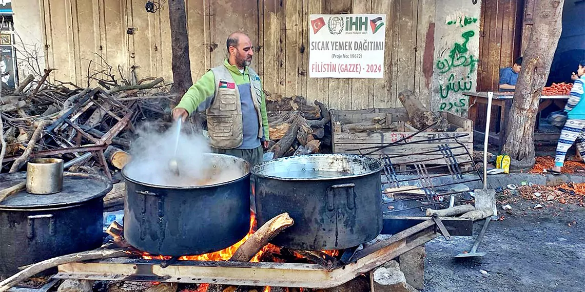 İhh, gazze'de en çok yemek dağıtımı yapan kuruluşlar arasında yer aldı